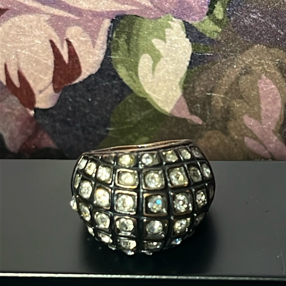 BCBGMaxAzria Silver Rhinestone Cocktail Ring Size 6